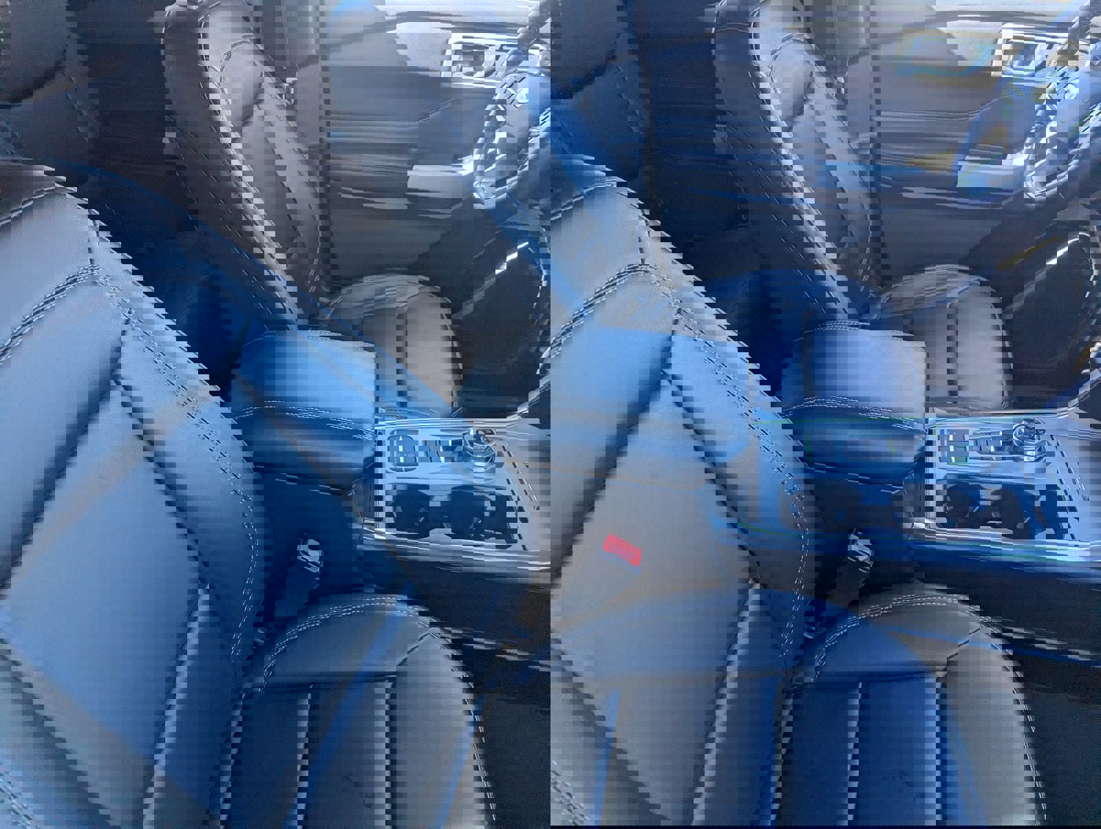 Certified 2022 Ford Explorer XLT w/ Equipment Group 202A image 10