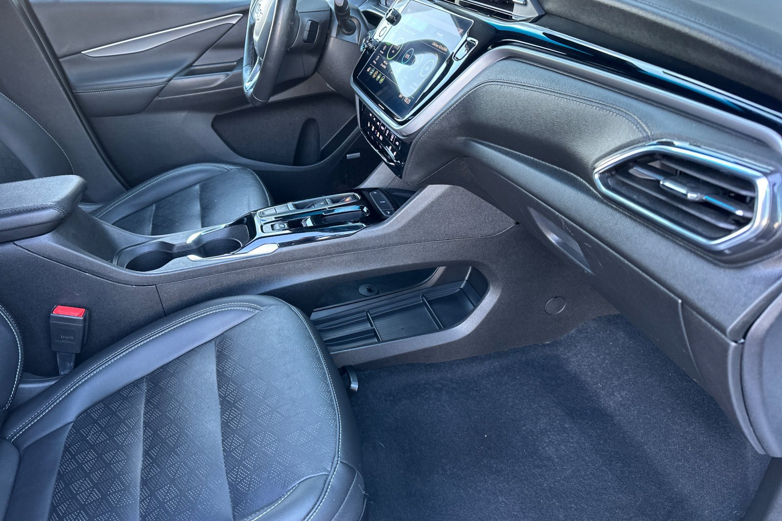 Used 2022 Chevrolet Bolt LT w/ Infotainment Package FWD image 19