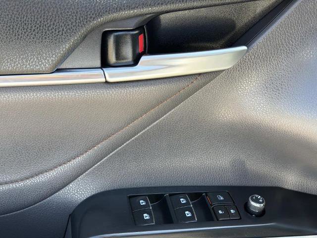 Used 2018 Toyota Camry XLE FWD image 19