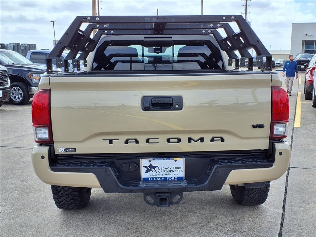 Used 2019 Toyota Tacoma TRD Sport w/ Technology Package image 5