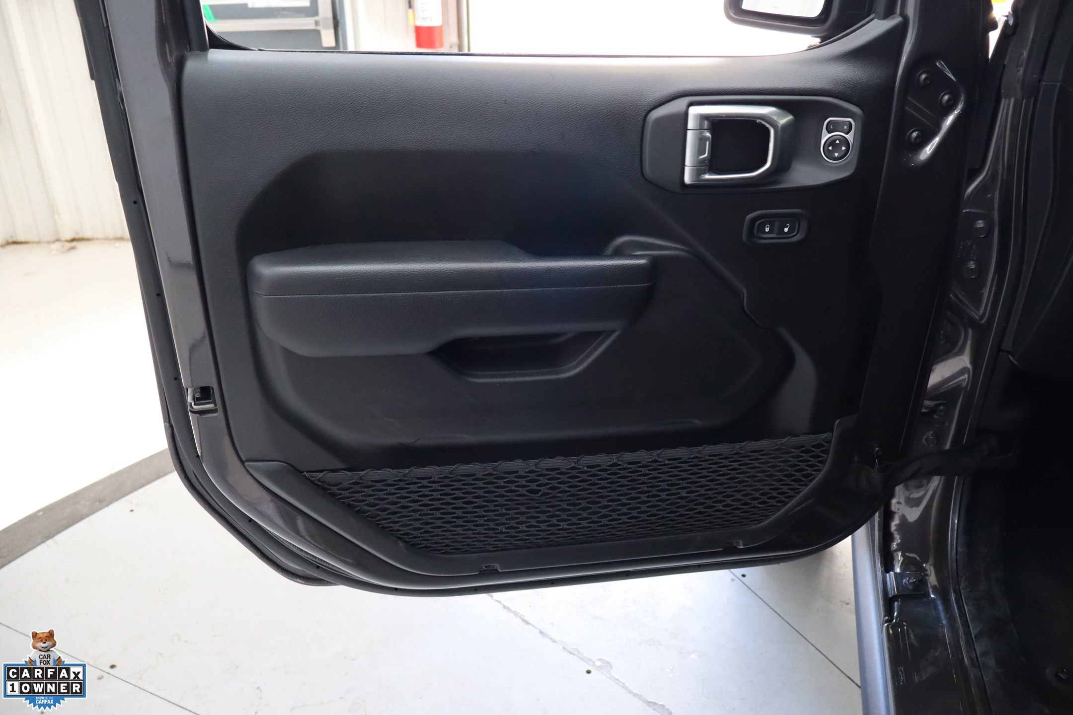 Used 2025 Jeep Wrangler Unlimited Rubicon image 14