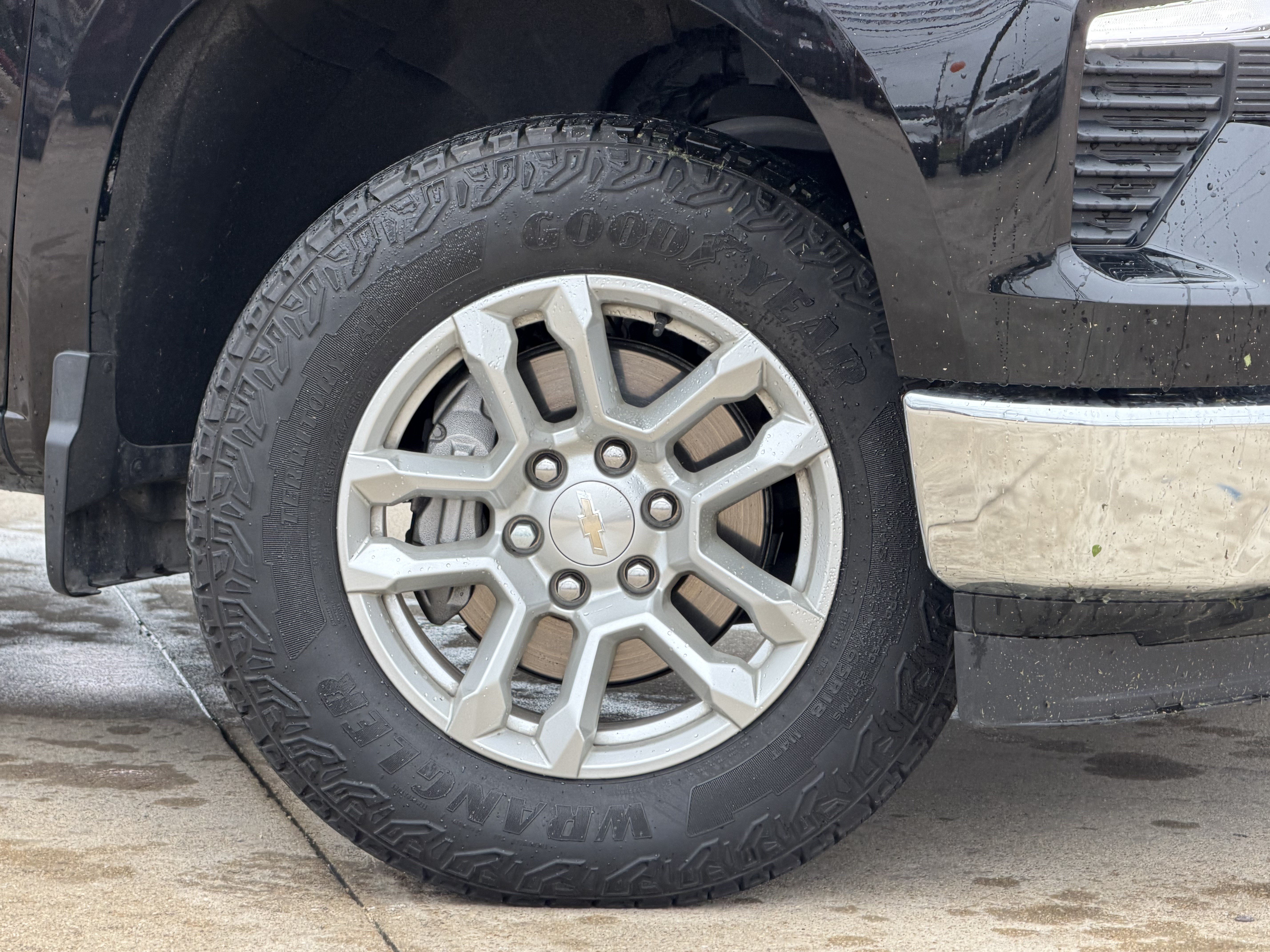 Used 2024 Chevrolet Silverado 1500 LT w/ Z71 Off-Road Package AWD/4WD image 3