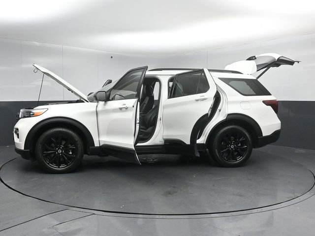 Certified 2022 Ford Explorer XLT w/ Equipment Group 202A AWD/4WD image 56