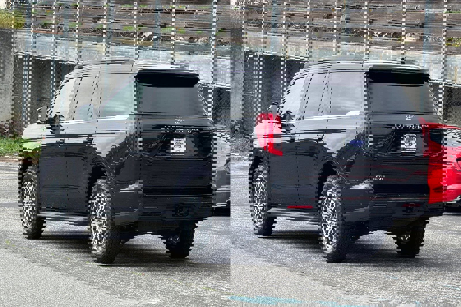 Certified 2025 Ford Expedition Active image 6