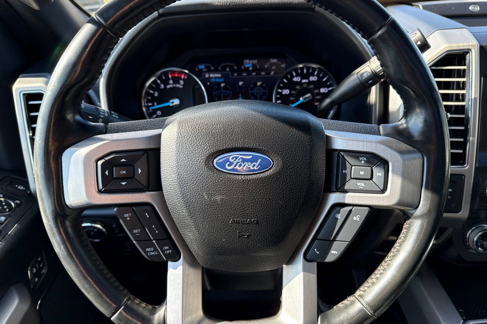 Certified 2021 Ford F450 Platinum w/ FX4 Off-Road Package image 24