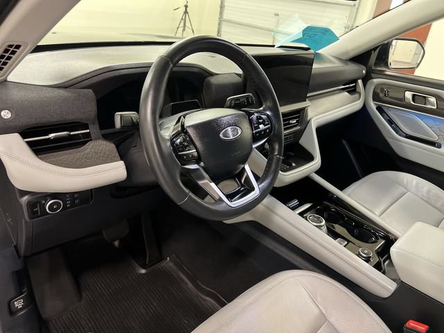 Certified 2025 Ford Explorer Platinum w/ Ultimate Package AWD/4WD image 13