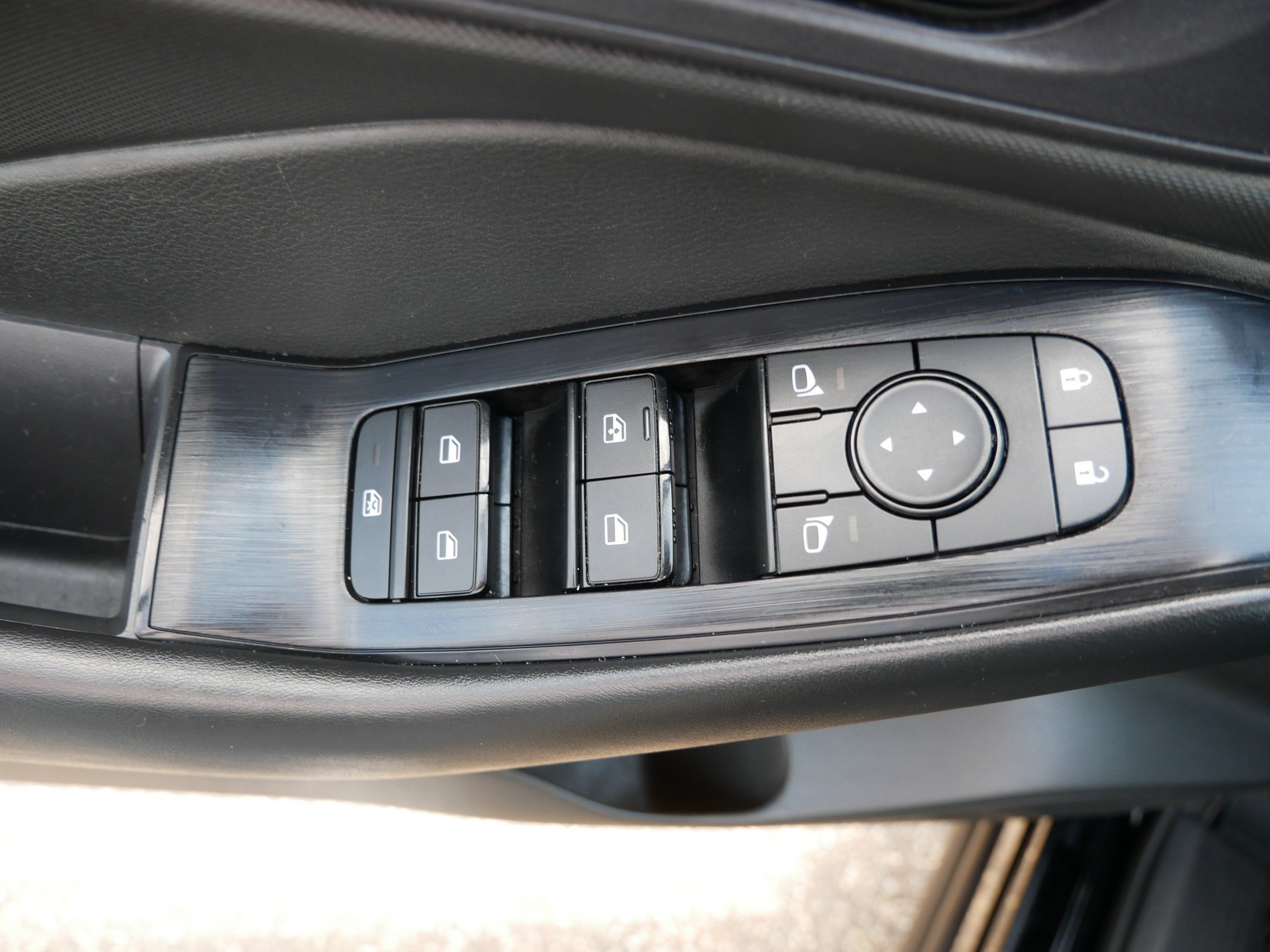 Used 2024 Nissan Rogue S AWD/4WD image 20