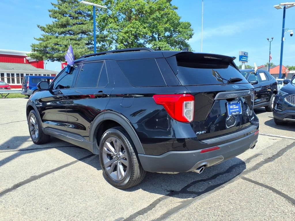 Certified 2024 Ford Explorer XLT w/ Equipment Group 202A AWD/4WD image 9