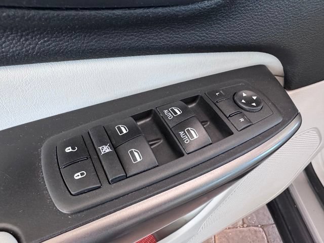 Used 2020 Jeep Cherokee Limited w/ Advanced Safety Group AWD/4WD image 11