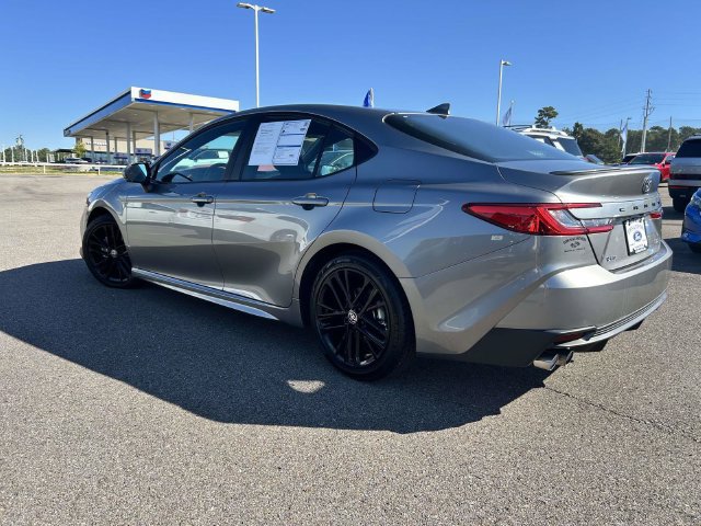 Used 2025 Toyota Camry SE FWD image 8