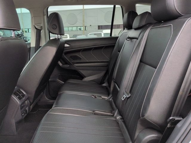 Used 2022 Volkswagen Tiguan SE w/ Panoramic Sunroof Package FWD image 16