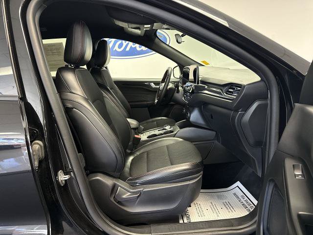 Certified 2025 Ford Escape ST-Line Select AWD/4WD image 22