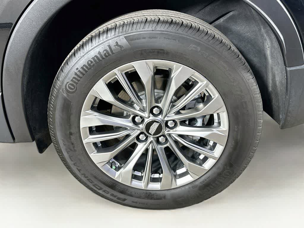 Used 2025 Cadillac XT4 Premium Luxury FWD image 8