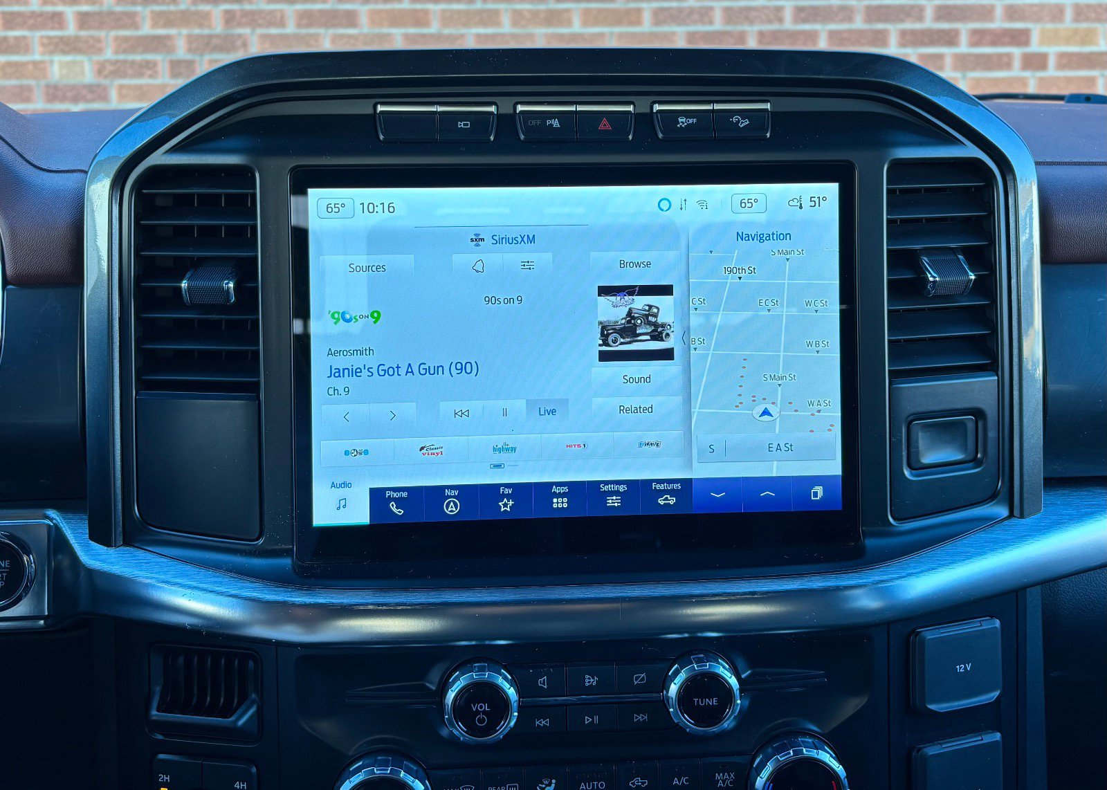 Certified 2022 Ford F150 Lariat w/ Equipment Group 502A High image 40