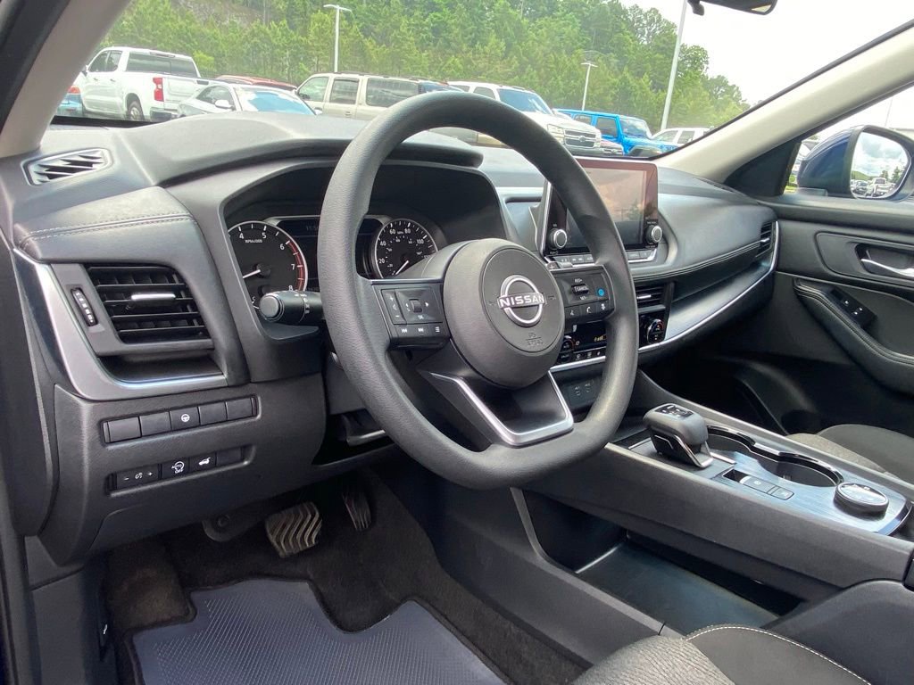 Used 2024 Nissan Rogue SV AWD/4WD image 9