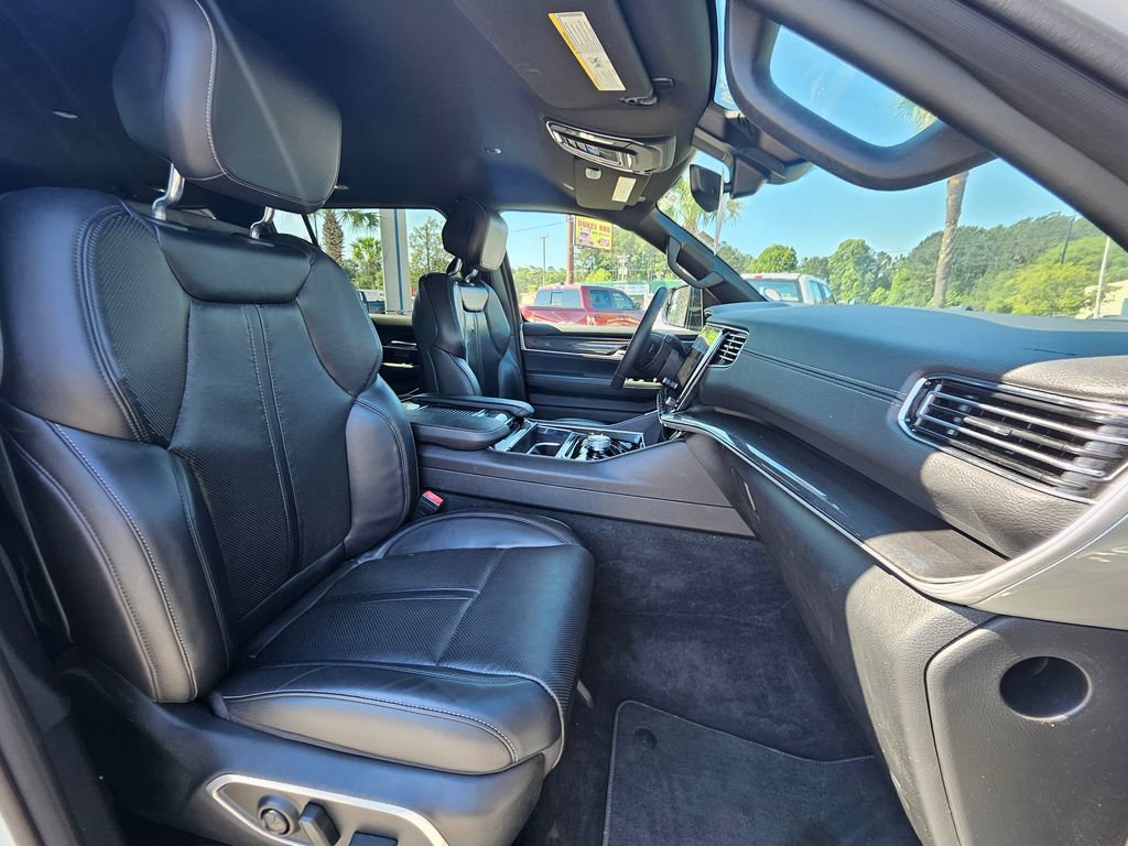 Used 2023 Jeep Wagoneer 4WD image 32