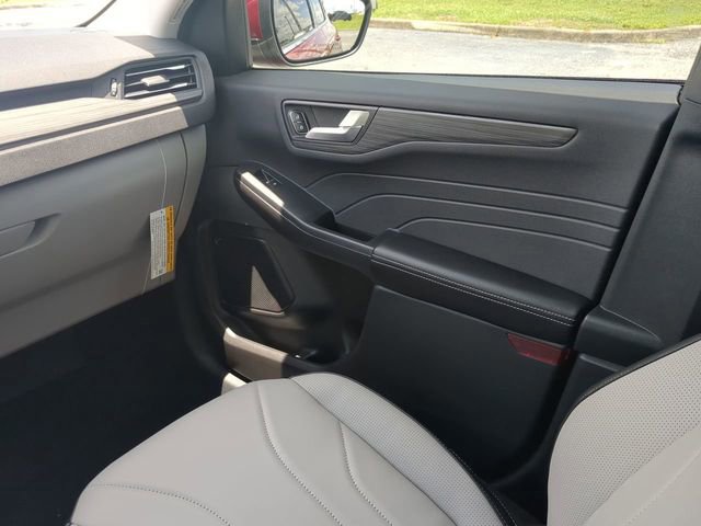 Certified 2025 Ford Escape SE w/ PHEV Premium Package FWD image 19