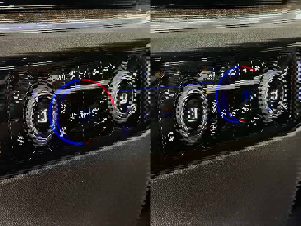 Used 2025 Chevrolet Silverado 1500 LT image 17