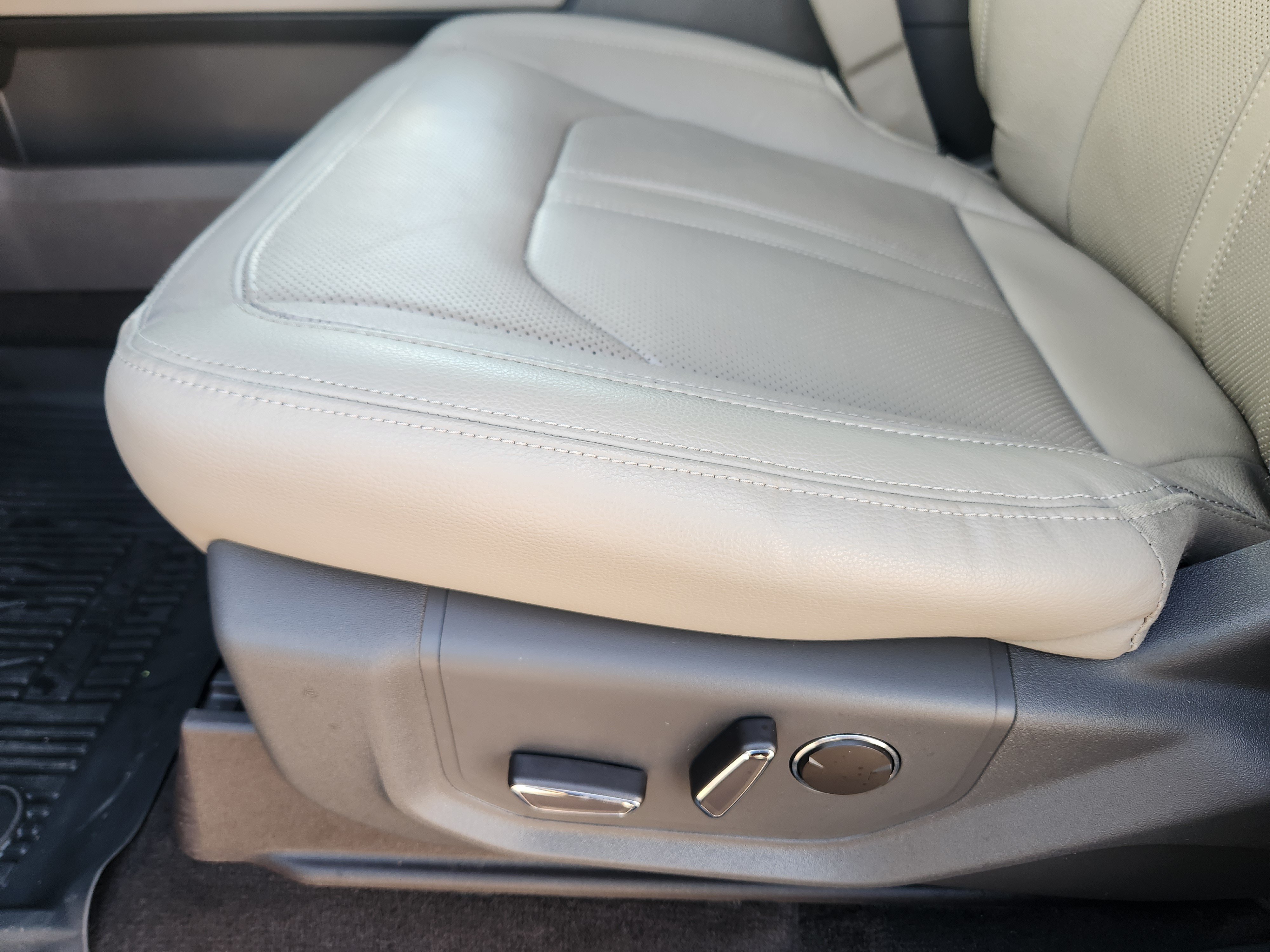 Certified 2019 Ford Expedition Limited w/ Driver Assistance Package RWD image 18