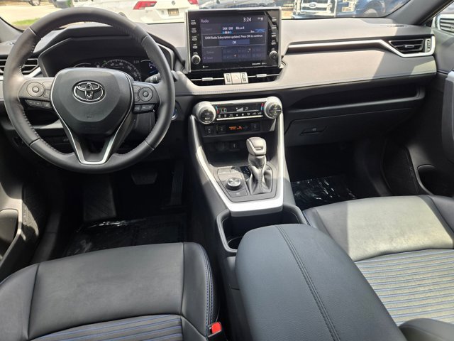 Used 2022 Toyota RAV4 XSE AWD/4WD image 16