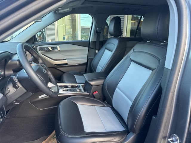Certified 2024 Ford Explorer XLT w/ Equipment Group 202A AWD/4WD image 17
