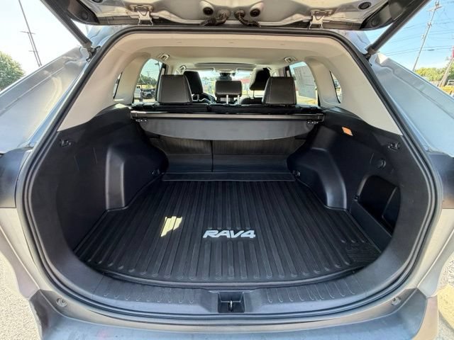 Used 2020 Toyota RAV4 XLE Premium FWD image 27