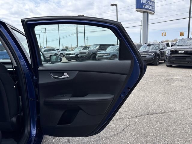 Used 2021 Kia Forte LXS FWD image 24