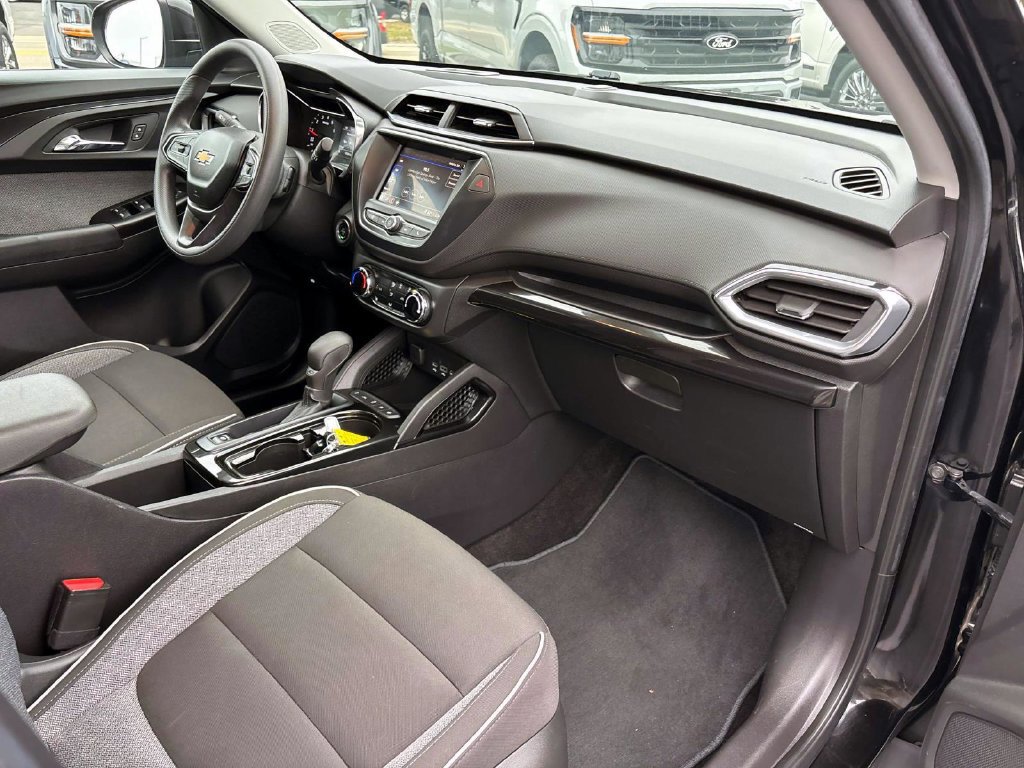 Used 2022 Chevrolet TrailBlazer LT FWD image 17