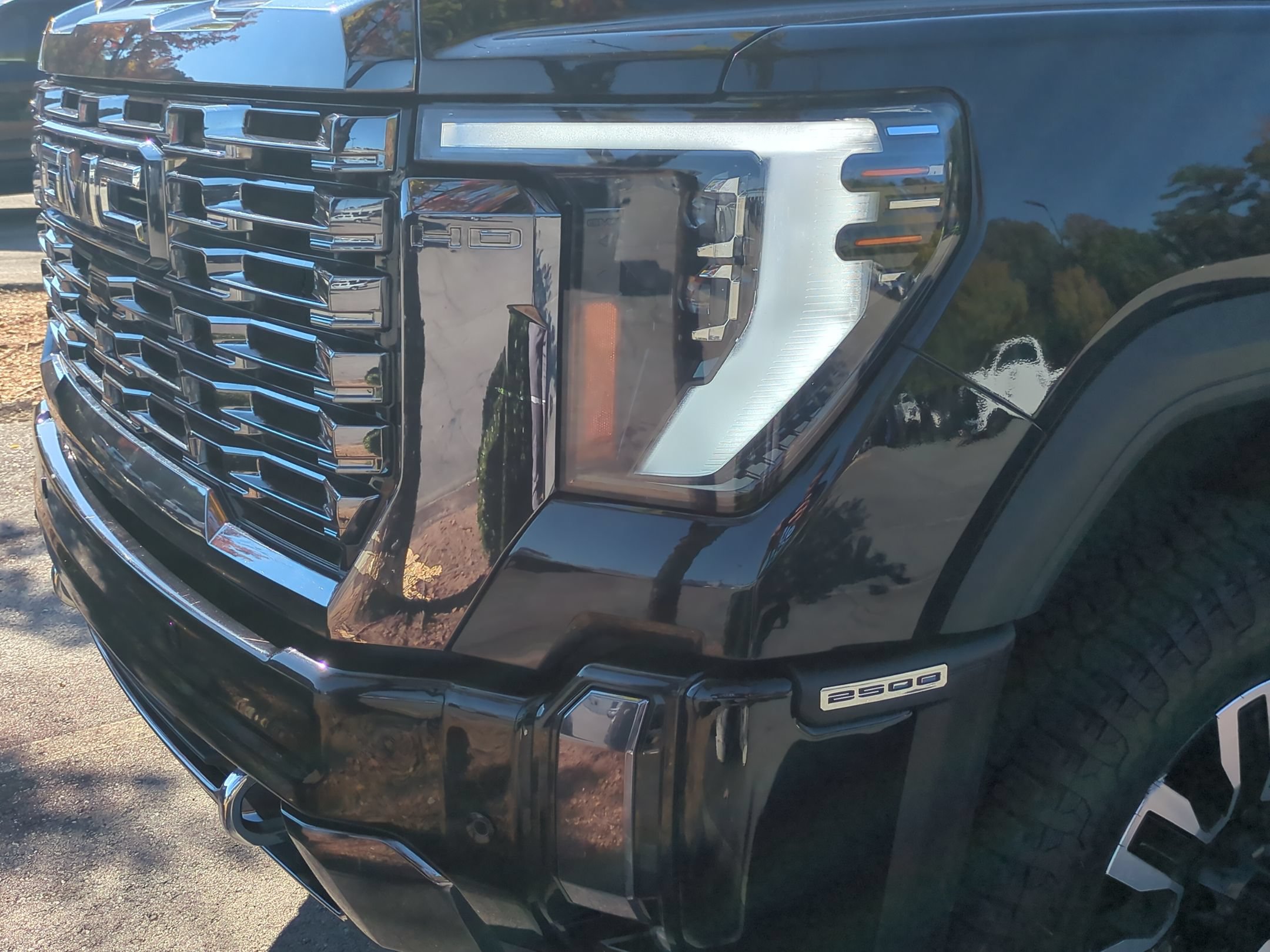Used 2024 GMC Sierra 2500 Denali Ultimate AWD/4WD image 8