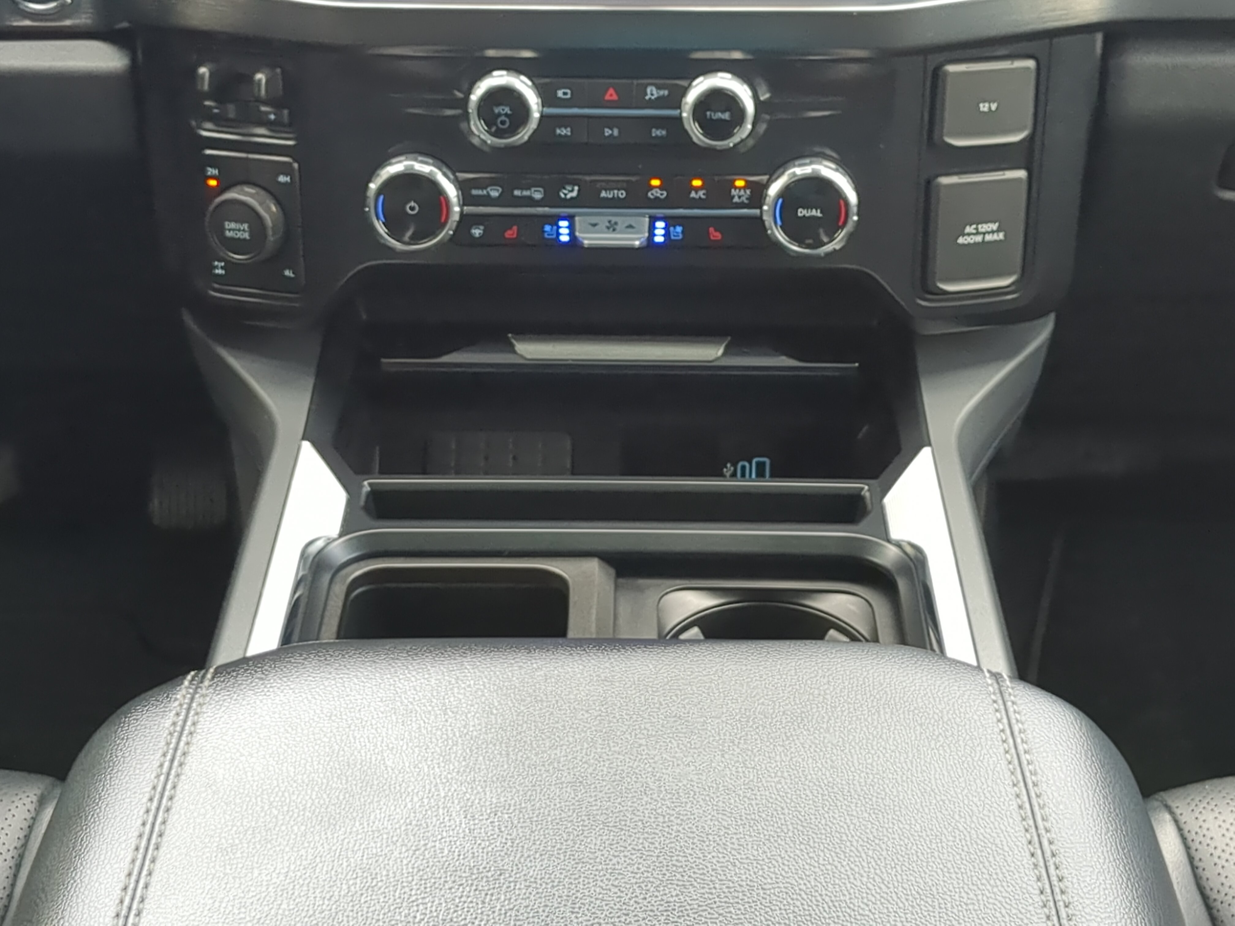 Certified 2025 Ford F250 Lariat w/ Lariat Ultimate Package AWD/4WD image 17