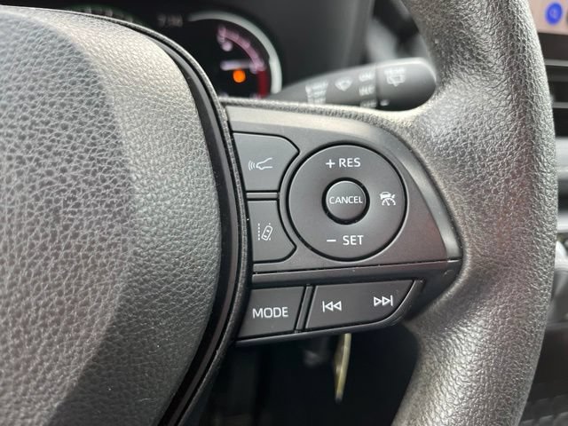 Used 2024 Toyota RAV4 LE AWD/4WD image 18