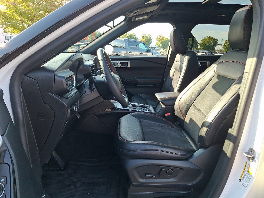 Certified 2024 Ford Explorer ST-Line w/ Class IV Trailer Tow Package AWD/4WD image 15