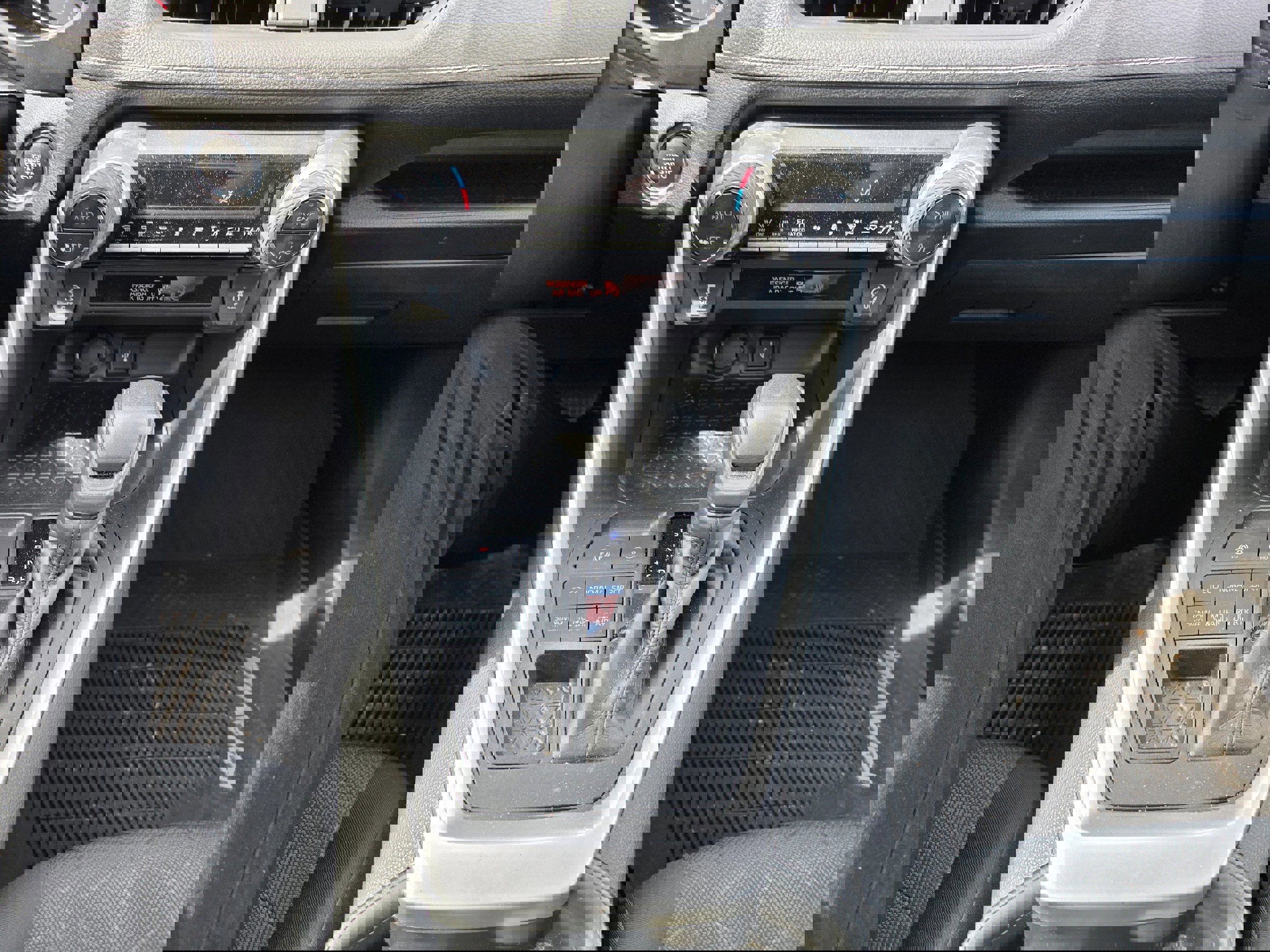 Used 2020 Toyota RAV4 XLE w/ Convenience Package AWD/4WD image 11