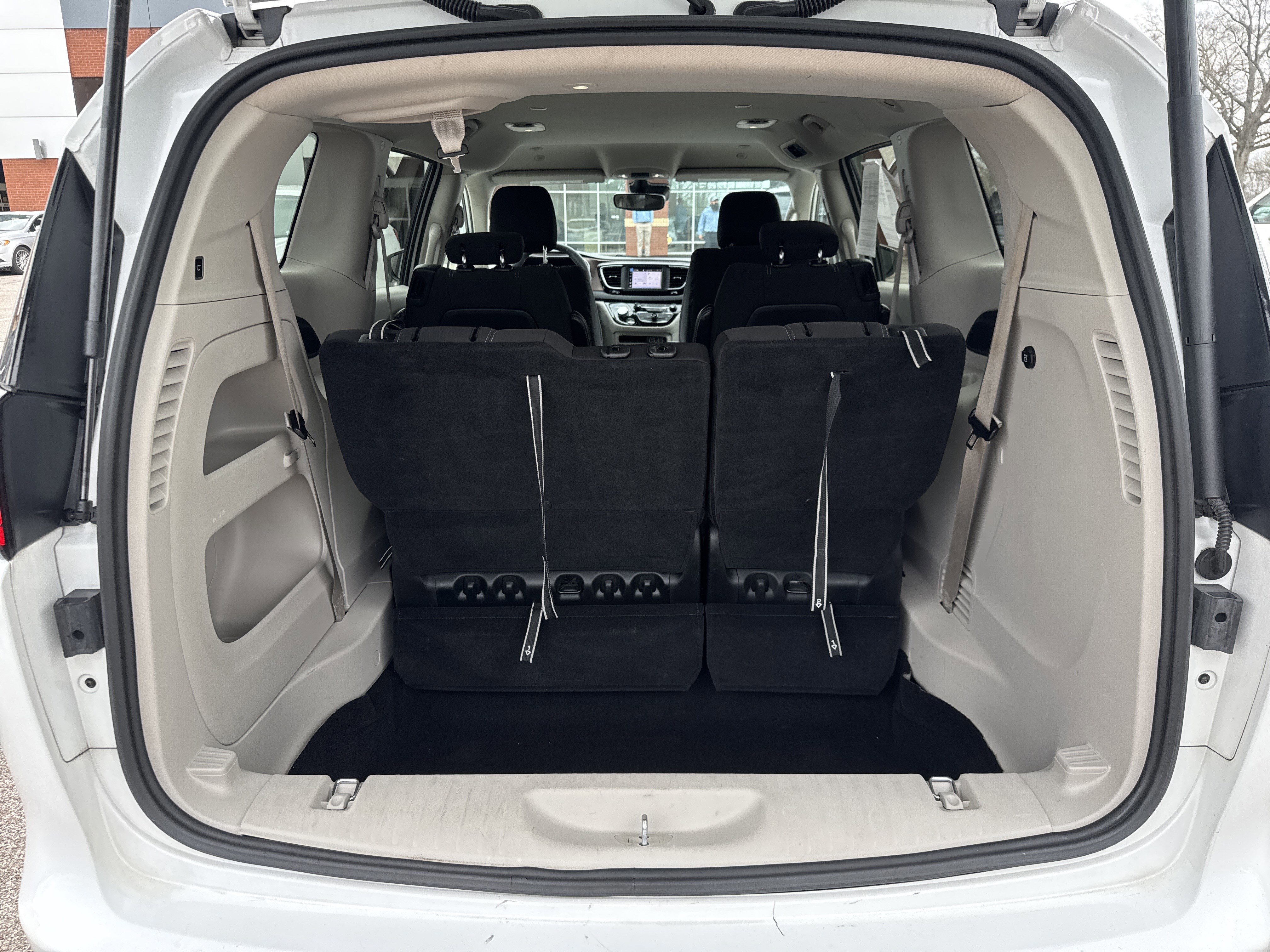 Used 2023 Chrysler Voyager LX image 13