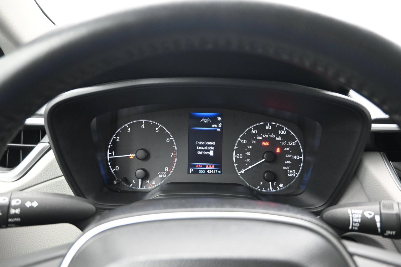 Used 2025 Toyota Corolla Cross LE FWD image 28