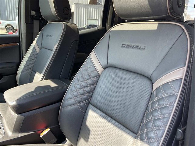 Used 2024 GMC Canyon Denali image 31