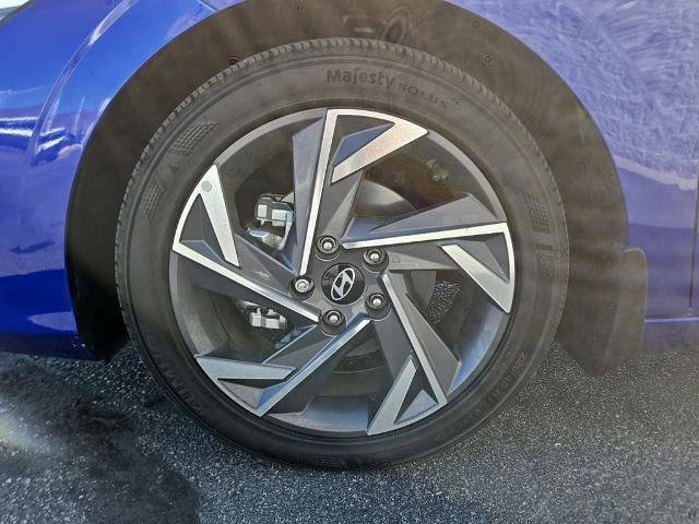 Used 2025 Hyundai Elantra Sport FWD image 16
