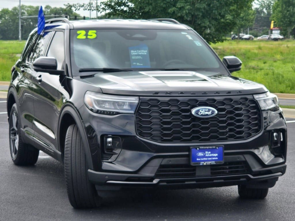 Certified 2025 Ford Explorer ST-Line w/ ST-Line Street Pack AWD/4WD image 4