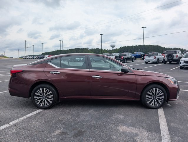 Used 2025 Nissan Altima 2.5 SV AWD/4WD image 6