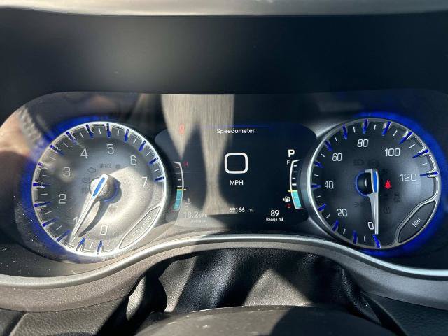 Used 2023 Chrysler Pacifica Touring-L FWD image 31