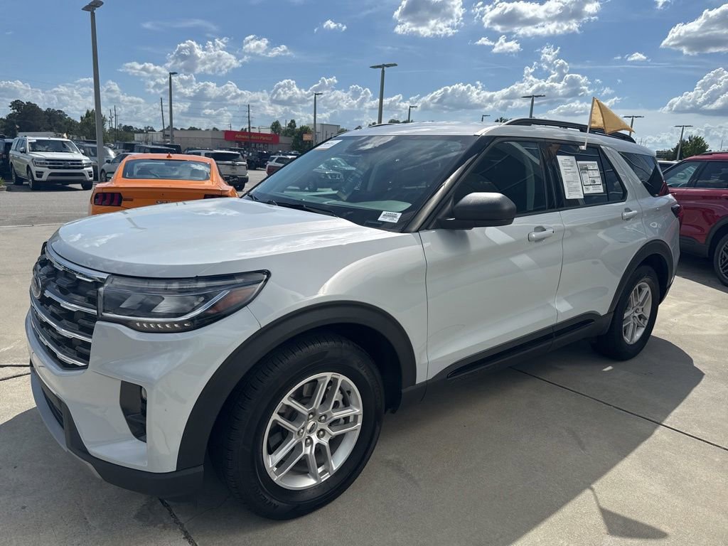 Certified 2026 Ford Explorer Active w/ Active Comfort Package RWD image 3