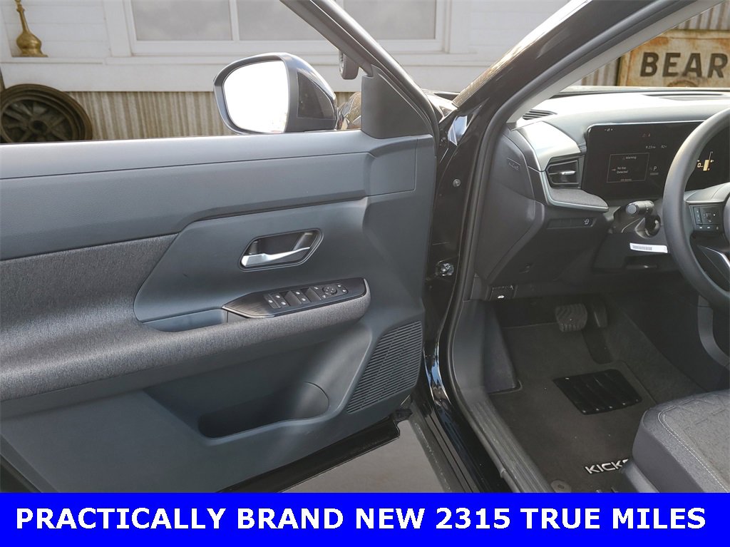 Used 2025 Nissan Kicks SV image 27
