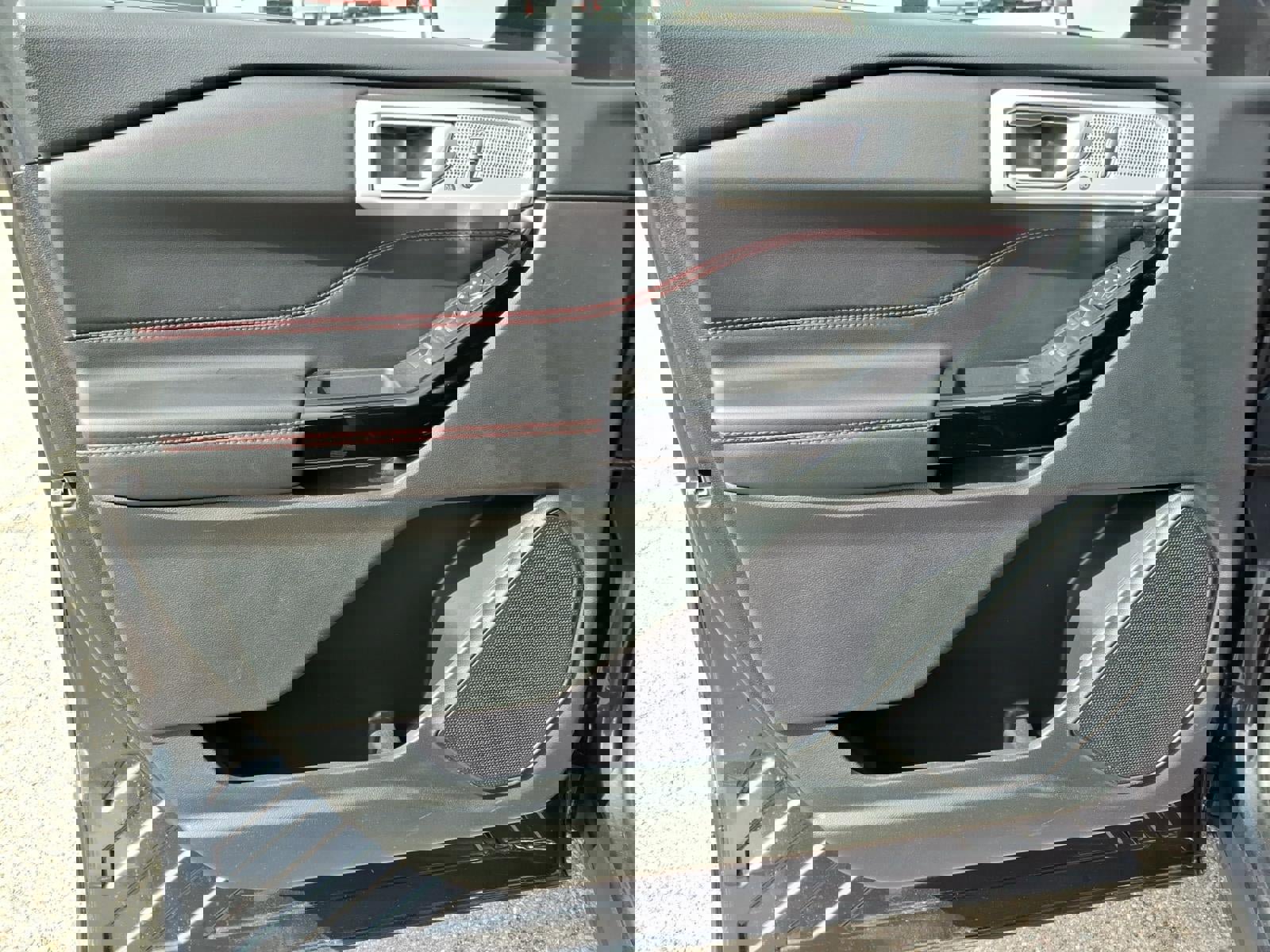 Certified 2024 Ford Explorer ST-Line w/ Class IV Trailer Tow Package image 18