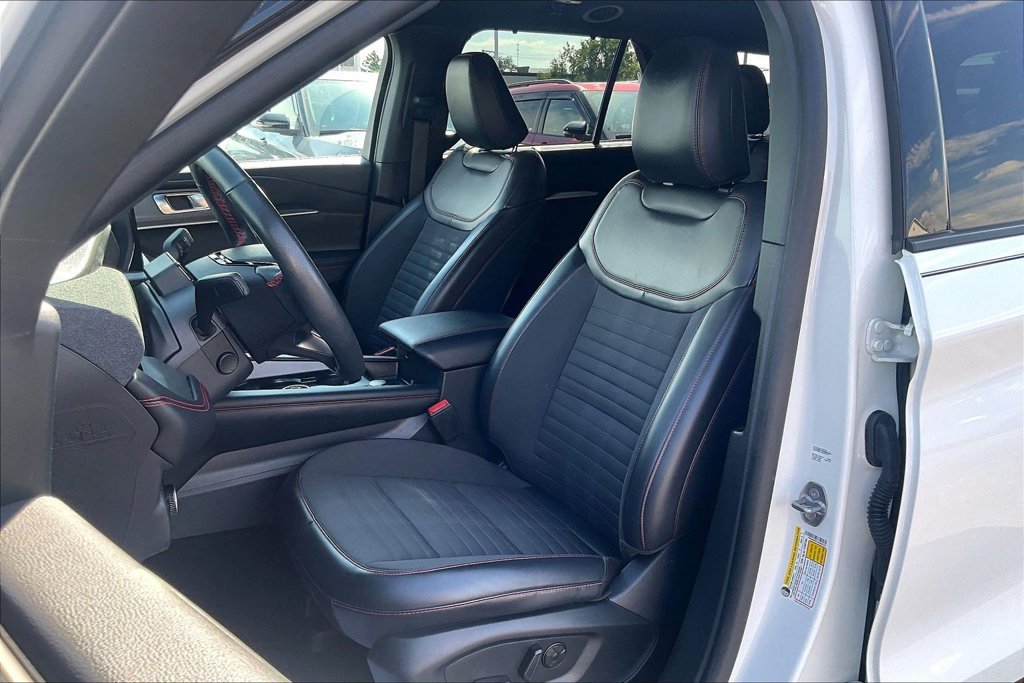 Certified 2025 Ford Explorer ST-Line w/ Premium Package AWD/4WD image 24