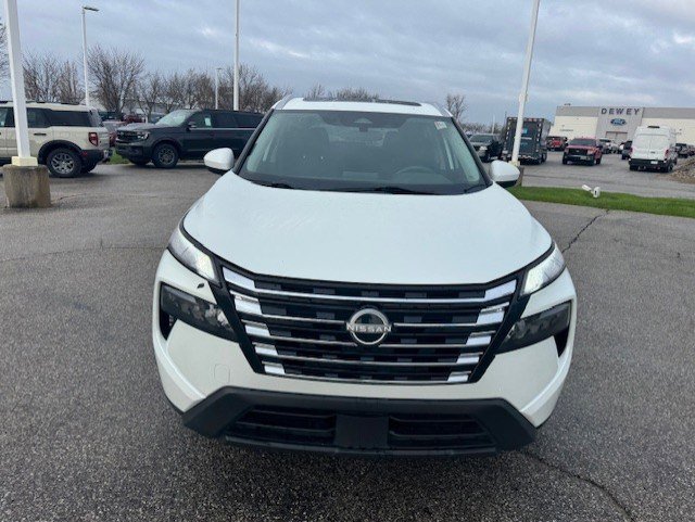 Used 2024 Nissan Rogue SV w/ SV Premium Package AWD/4WD image 2