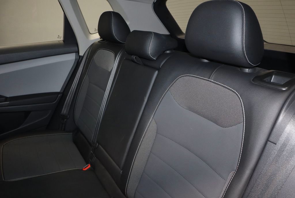 Used 2023 Volkswagen Taos SE w/ Panoramic Sunroof Package AWD/4WD image 22