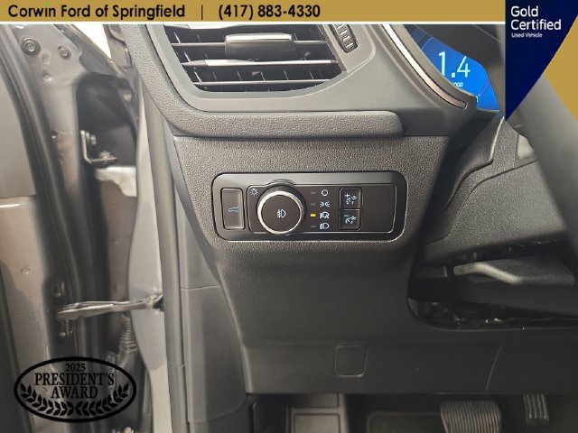 Certified 2025 Ford Escape Platinum AWD/4WD image 32
