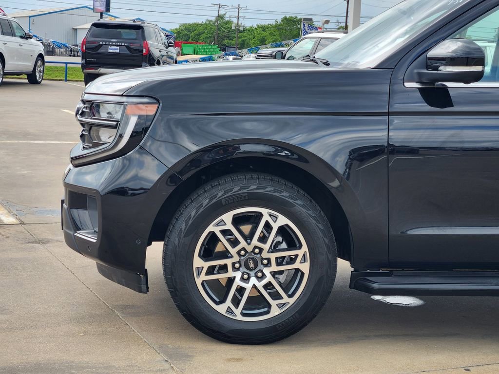 Certified 2025 Ford Expedition Active AWD/4WD image 9