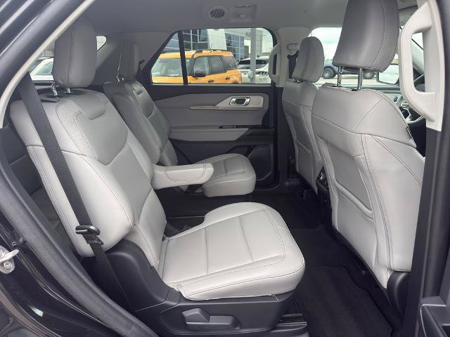 Certified 2025 Ford Explorer Active w/ Active Comfort Package AWD/4WD image 18