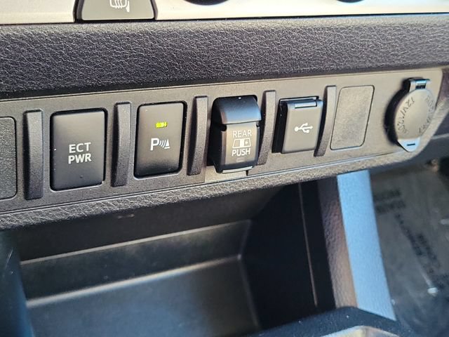 Used 2020 Toyota Tacoma SR5 RWD image 13